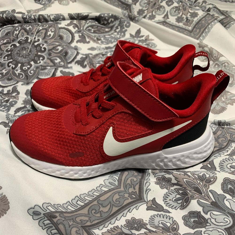 Used little boys Nike sneakers size 12C